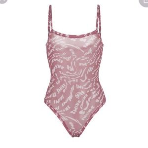 SKIMS Mesh Summer Cami Bodysuit Raspberry Swirl